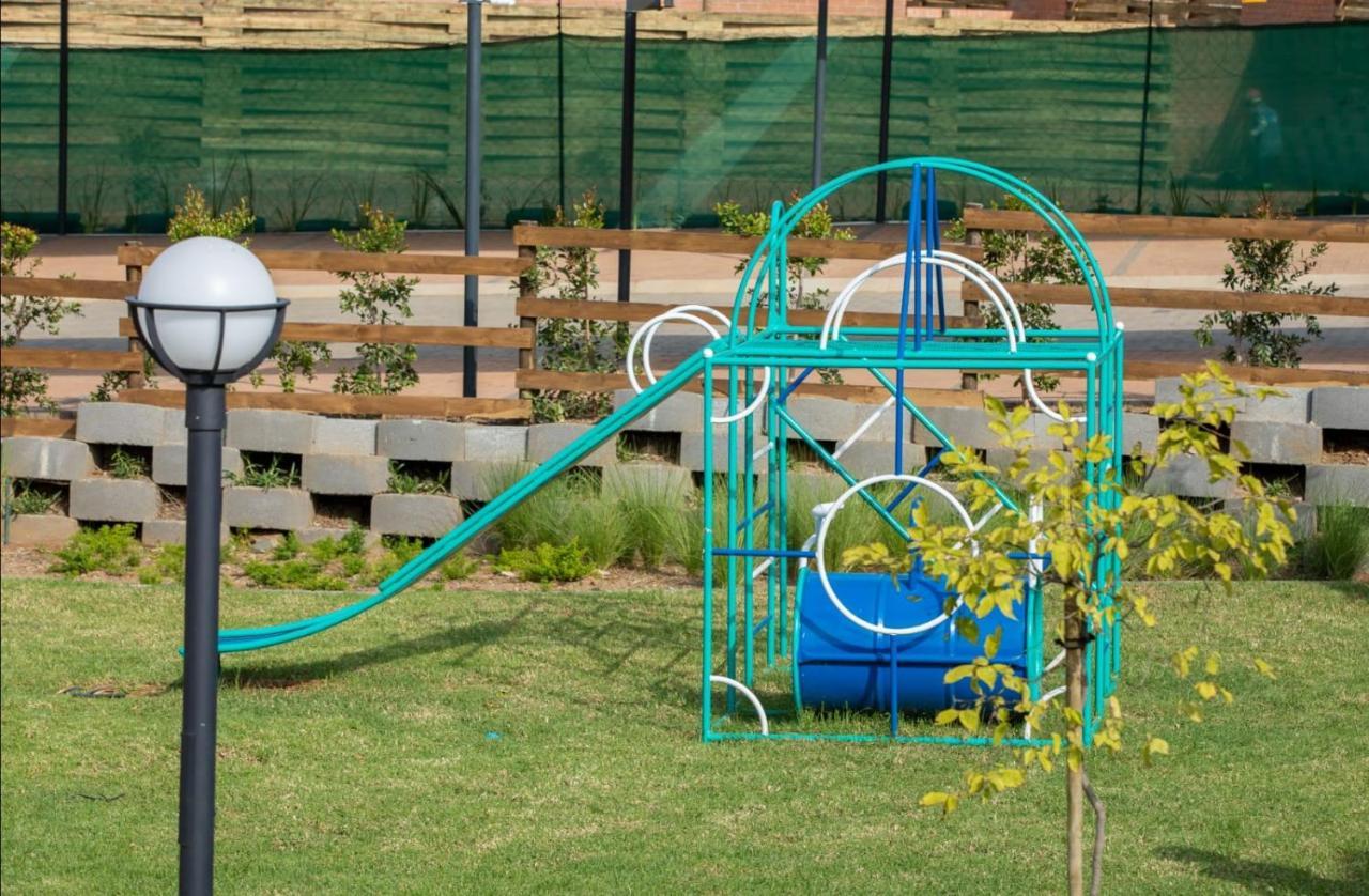 The Blyde Riverwalk Estate, Crystal Lagoon, Pretoria East ภายนอก รูปภาพ